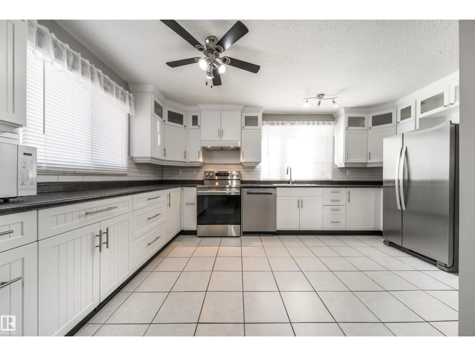 16 GRAHAM AV