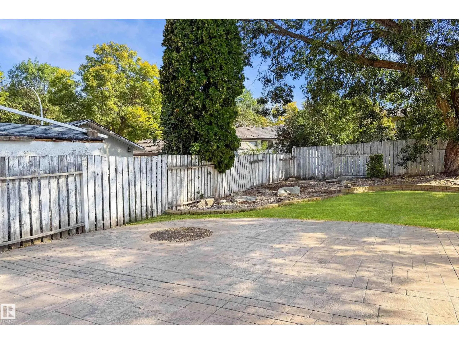 16 GRAHAM AV