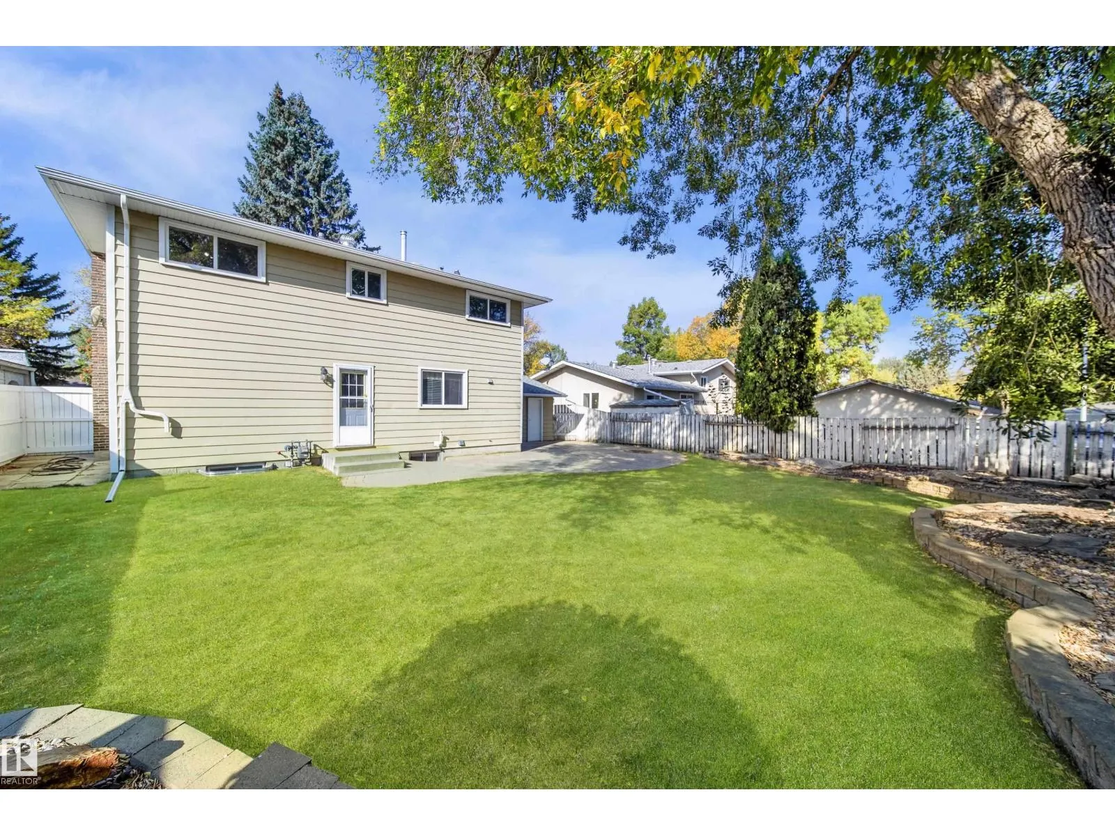 16 GRAHAM AV