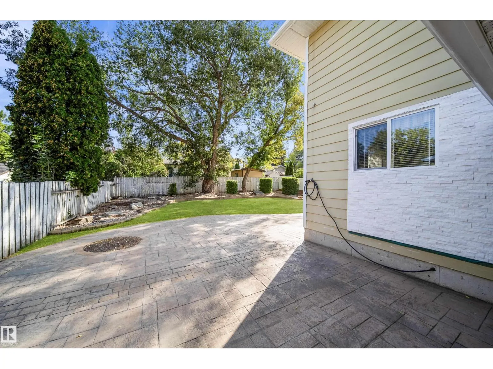 16 GRAHAM AV
