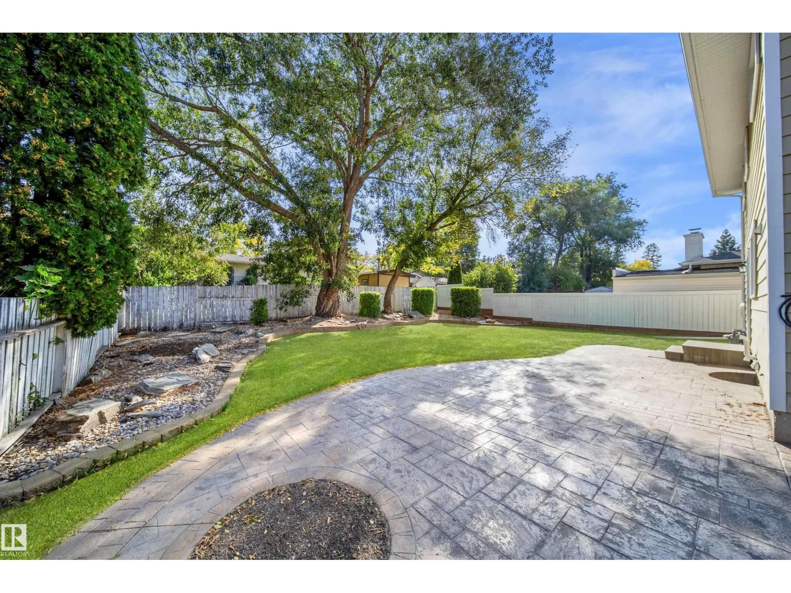 16 GRAHAM AV