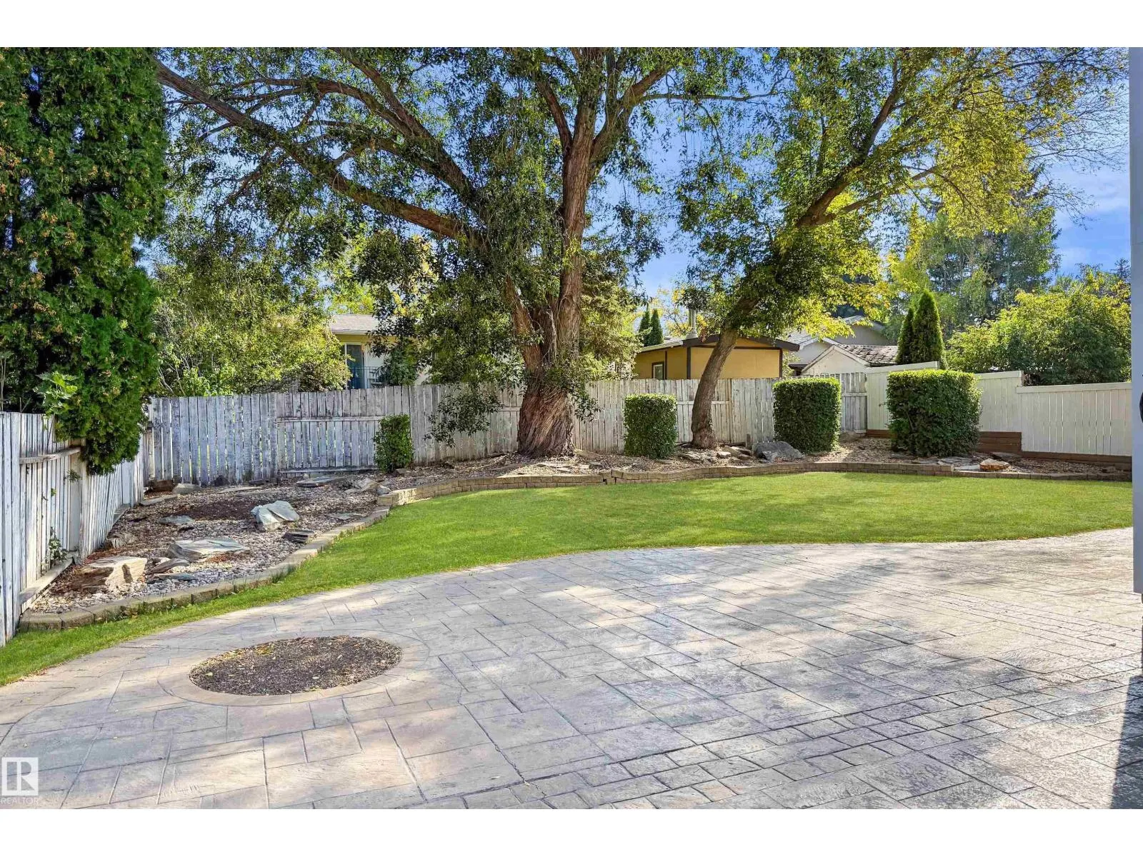 16 GRAHAM AV