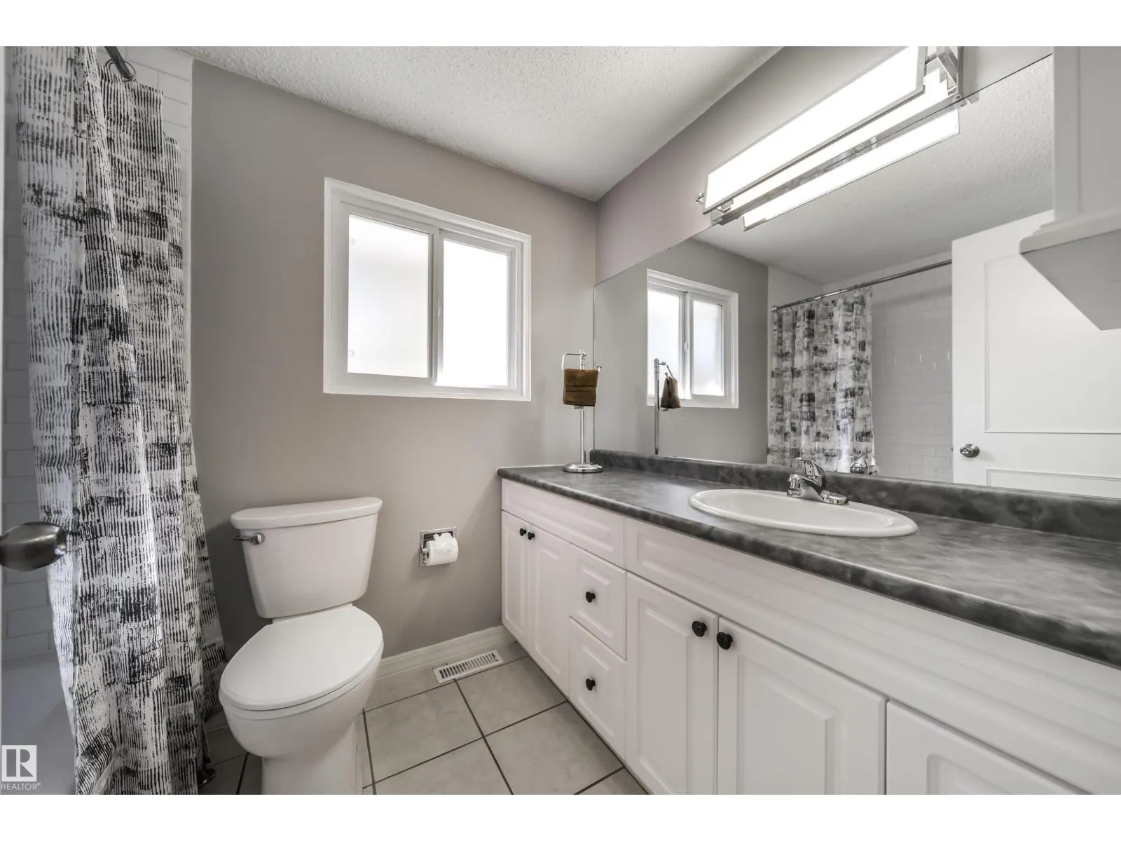 16 GRAHAM AV