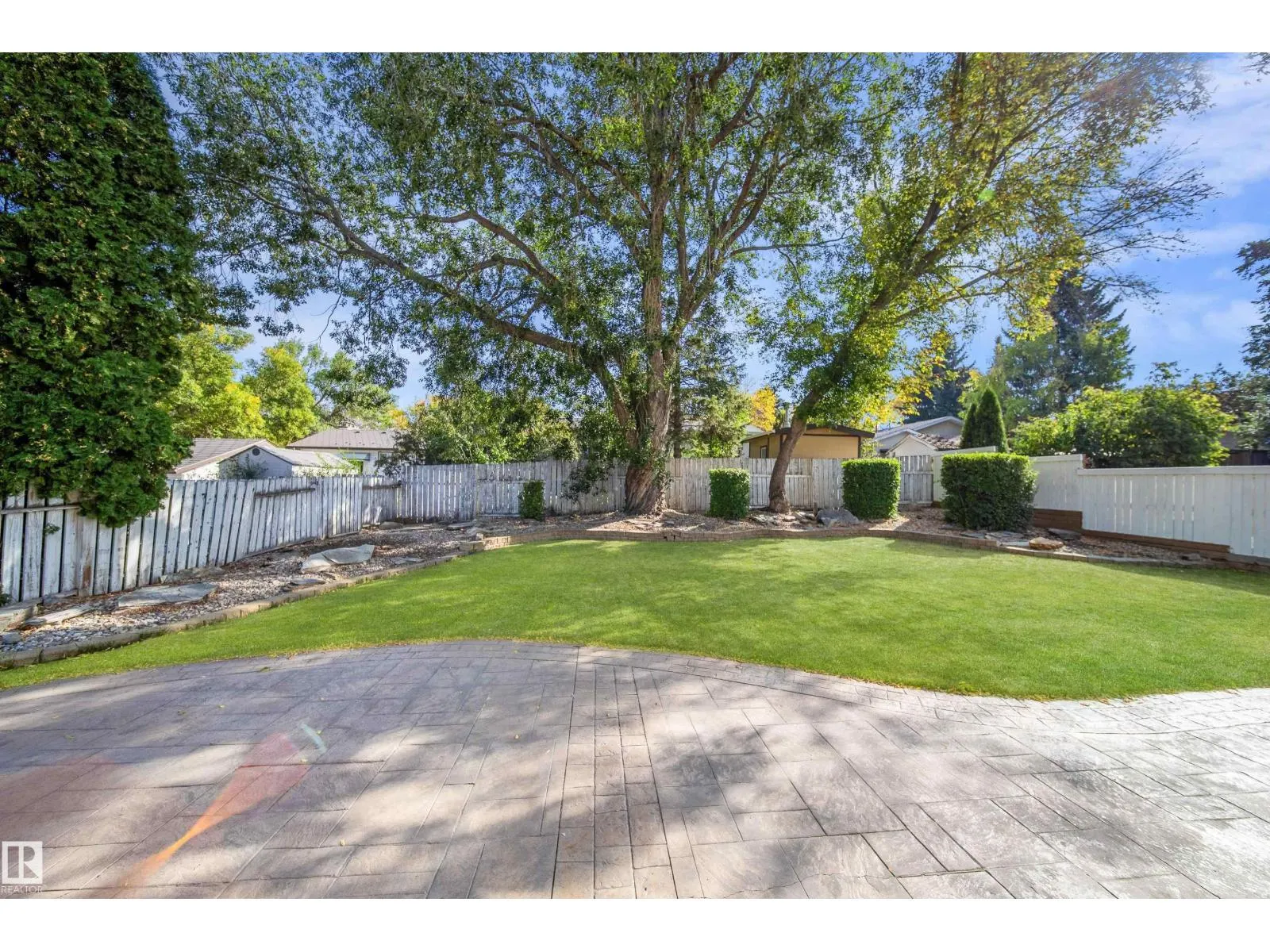 16 GRAHAM AV