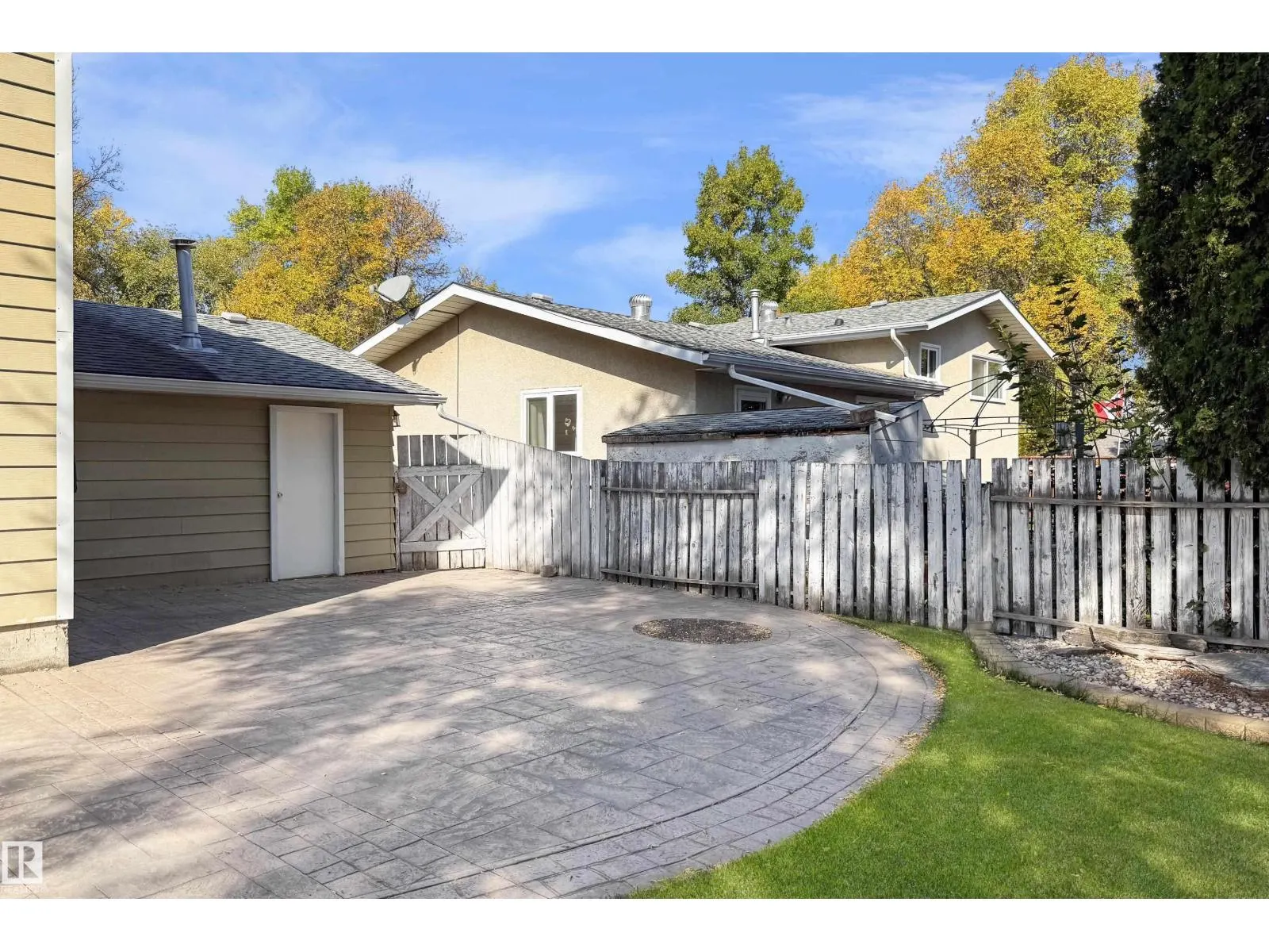 16 GRAHAM AV