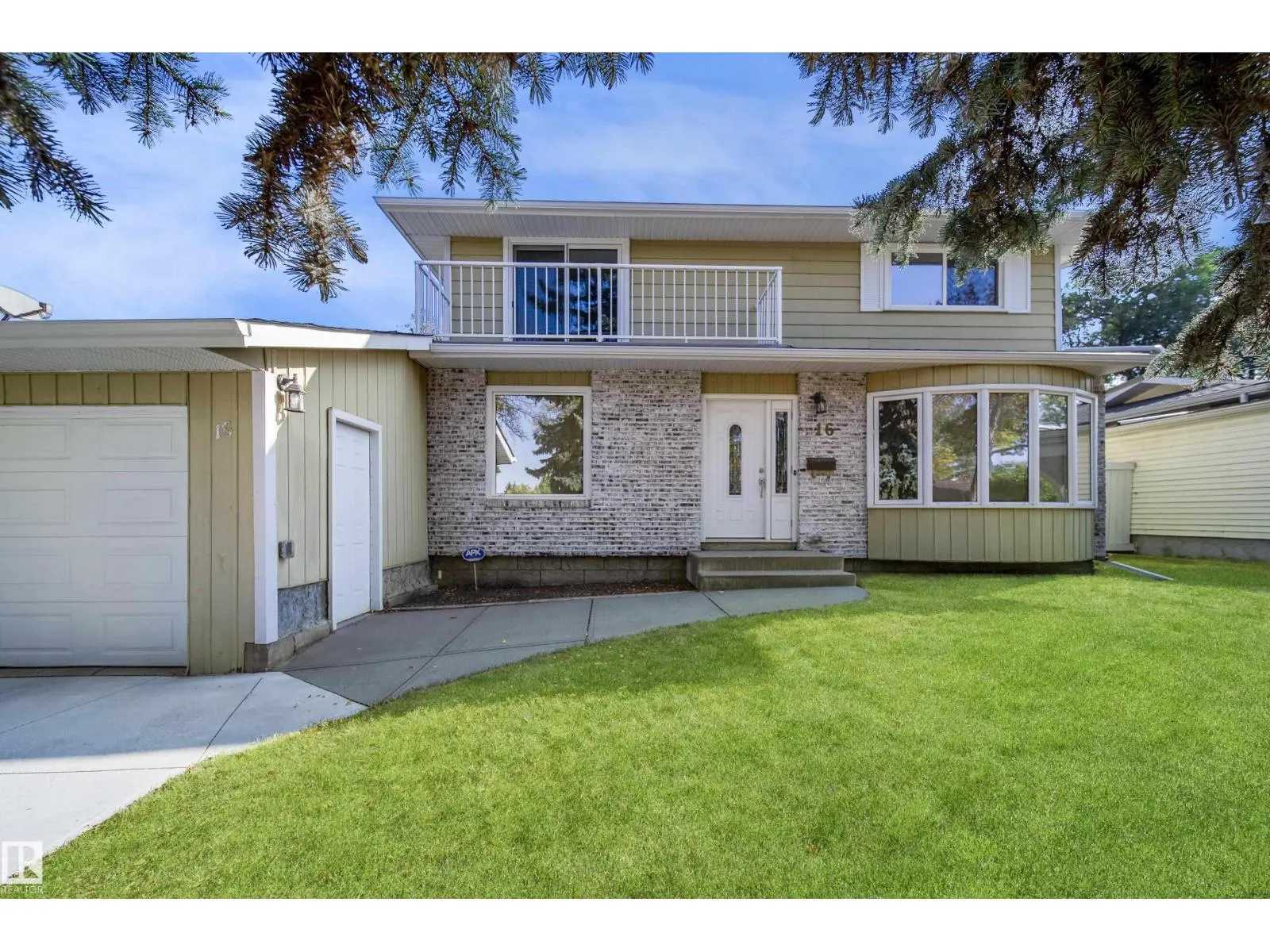 16 GRAHAM AV