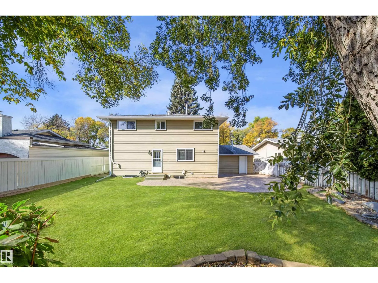 16 GRAHAM AV