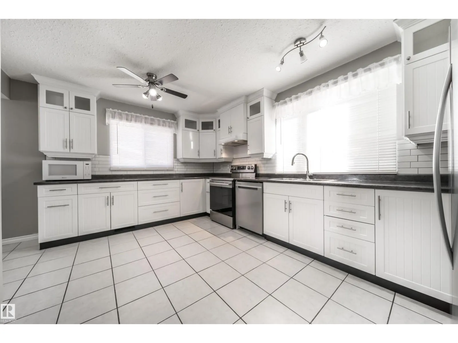 16 GRAHAM AV