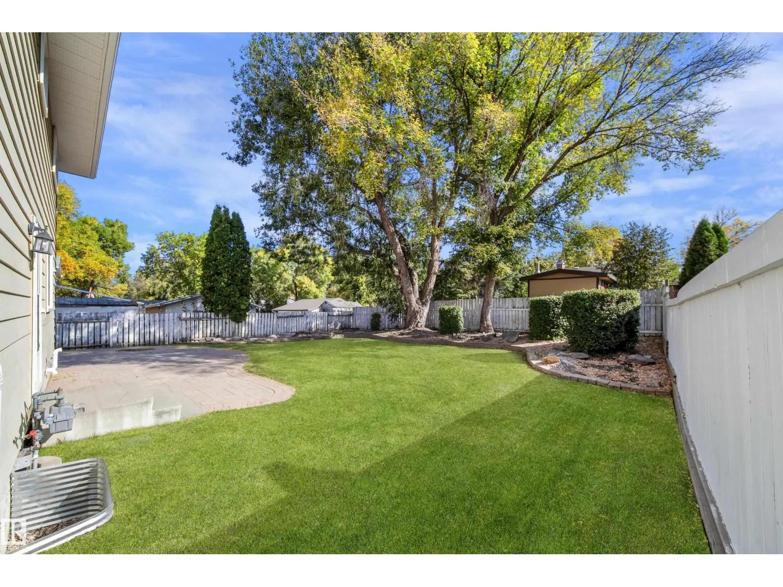 16 GRAHAM AV