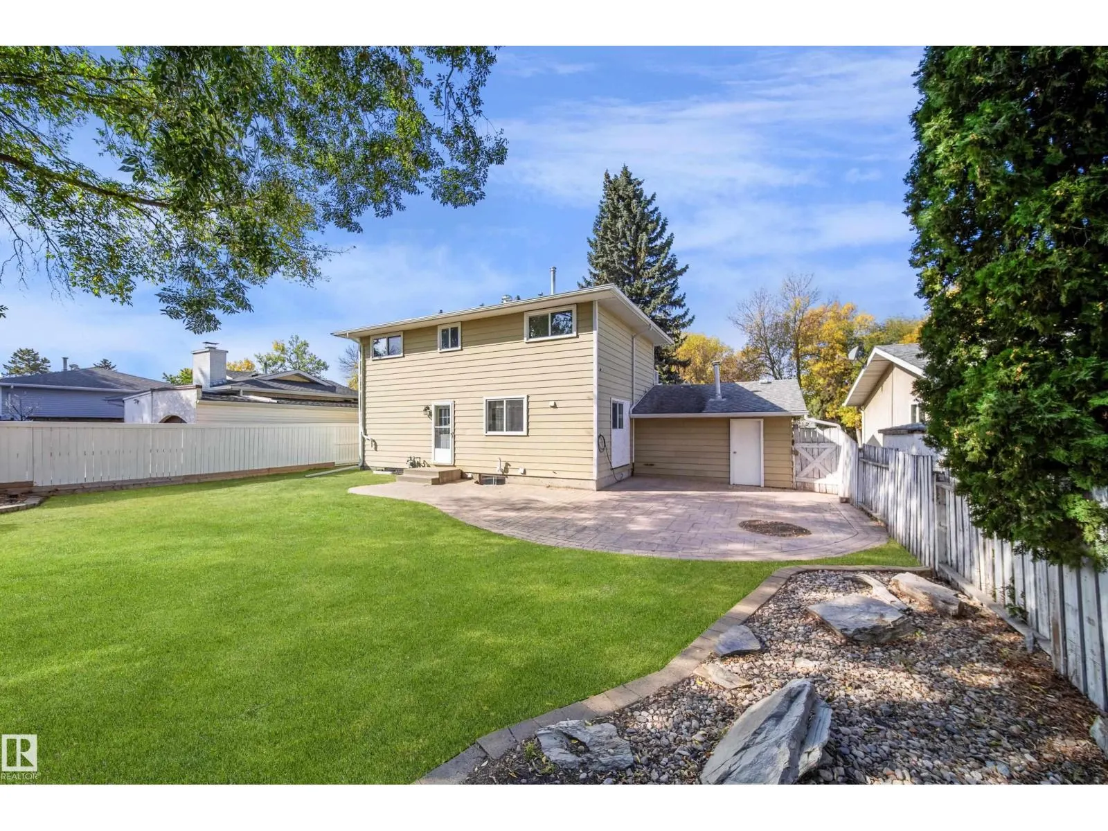 16 GRAHAM AV