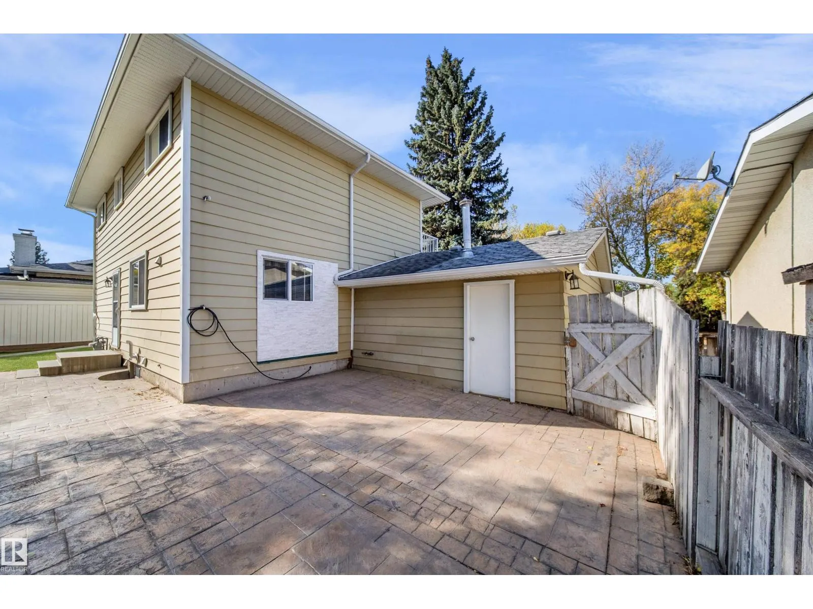 16 GRAHAM AV