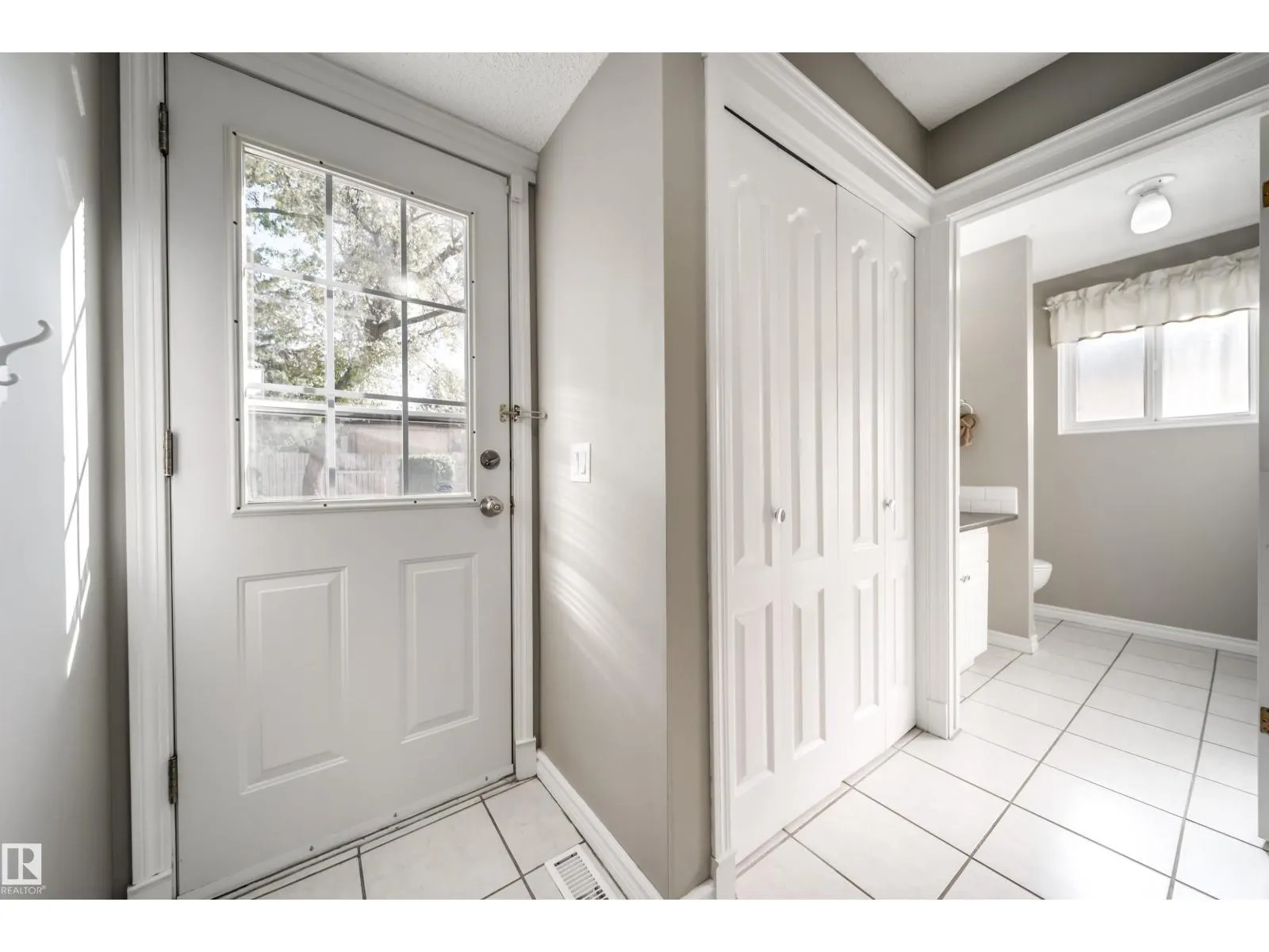 16 GRAHAM AV
