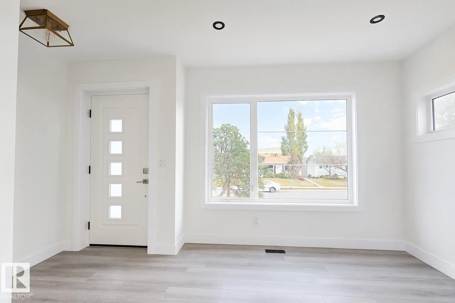 5306 104A ST NW