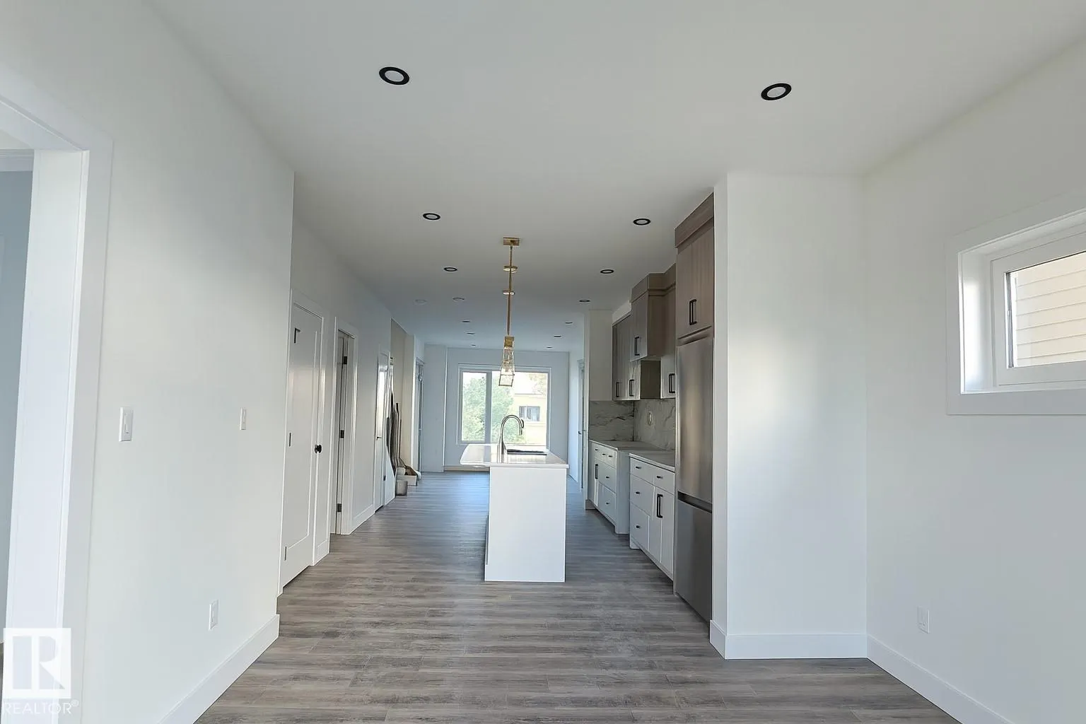 5306 104A ST NW