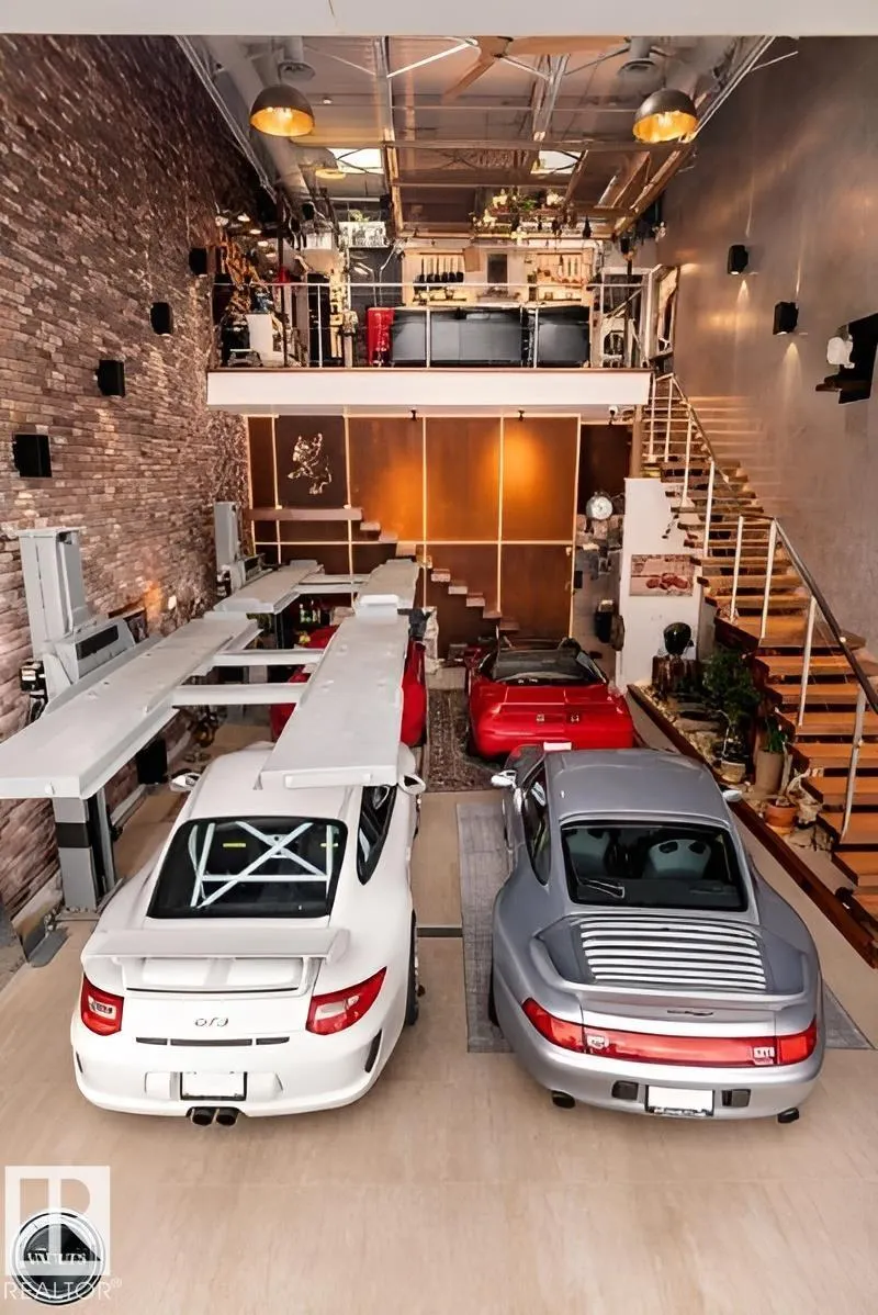 13005 93 AV SW