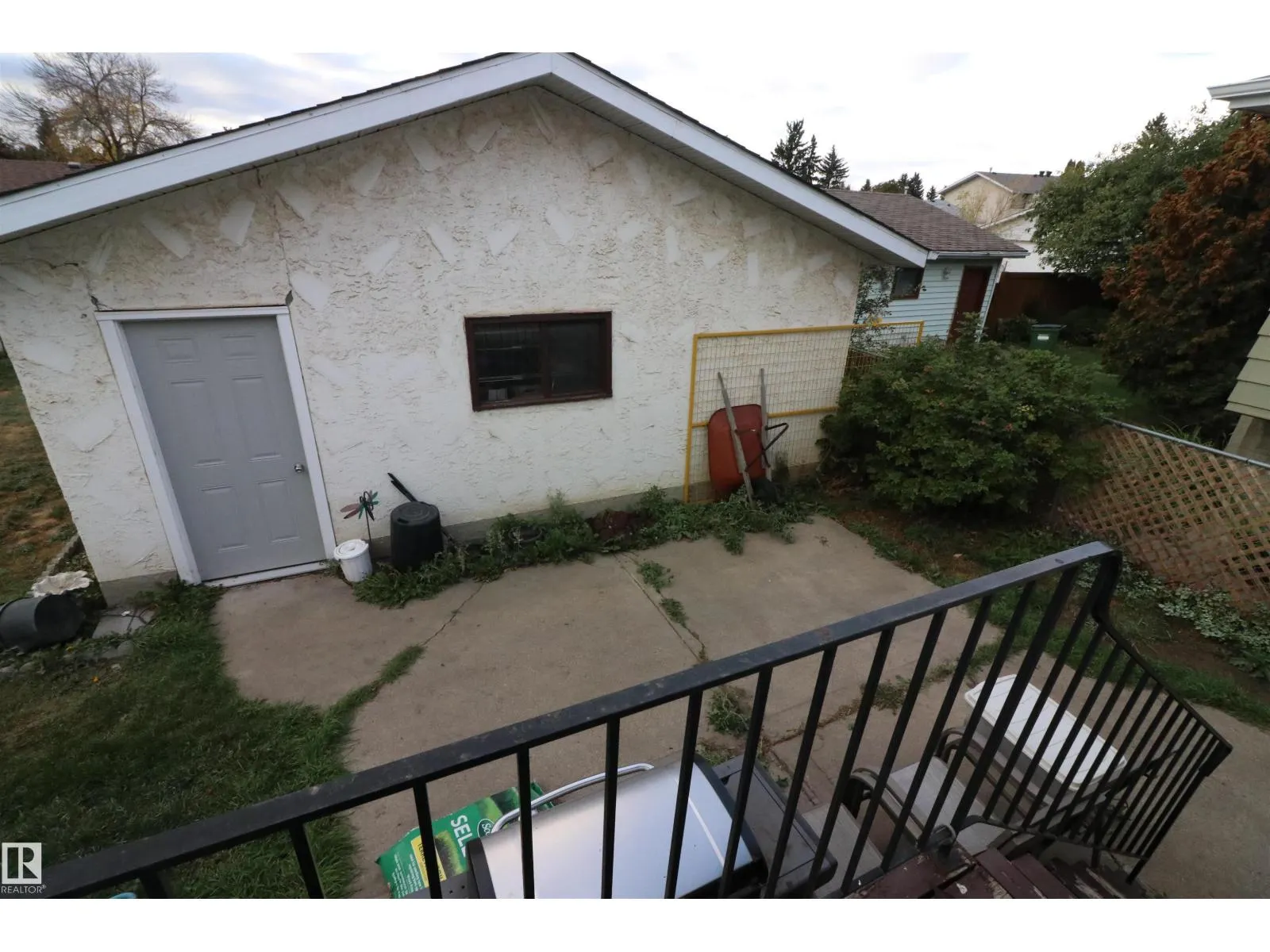 10820 172 AV NW