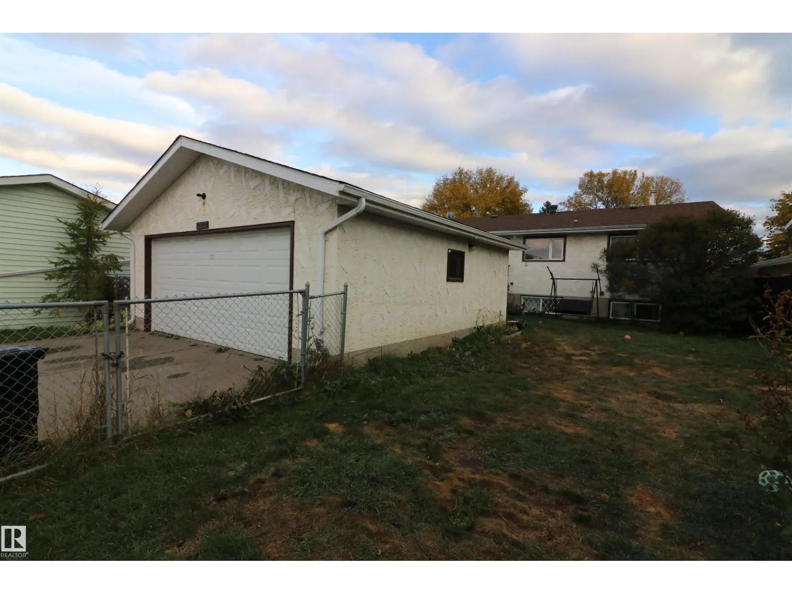 10820 172 AV NW