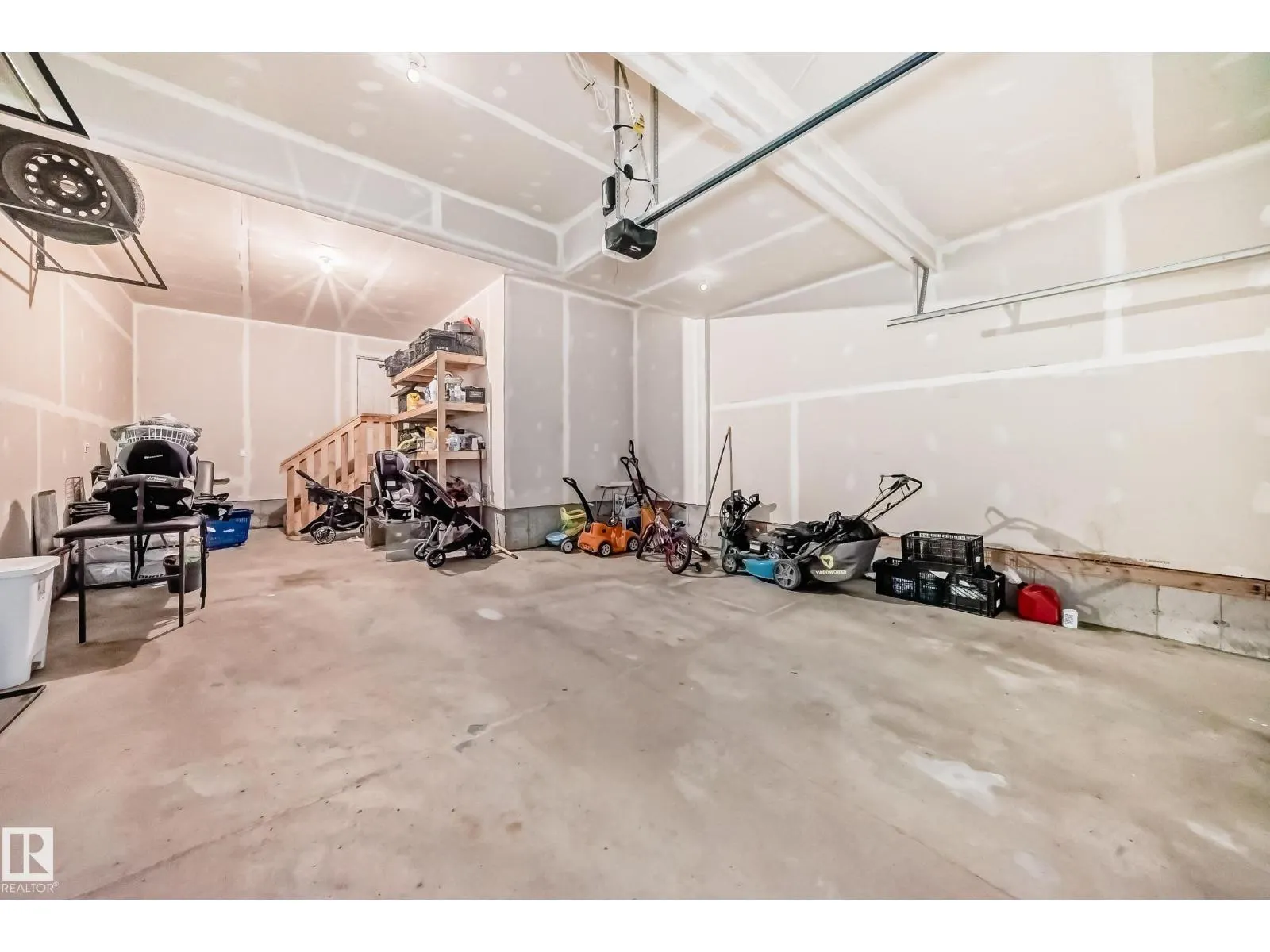 1452 30 ST NW