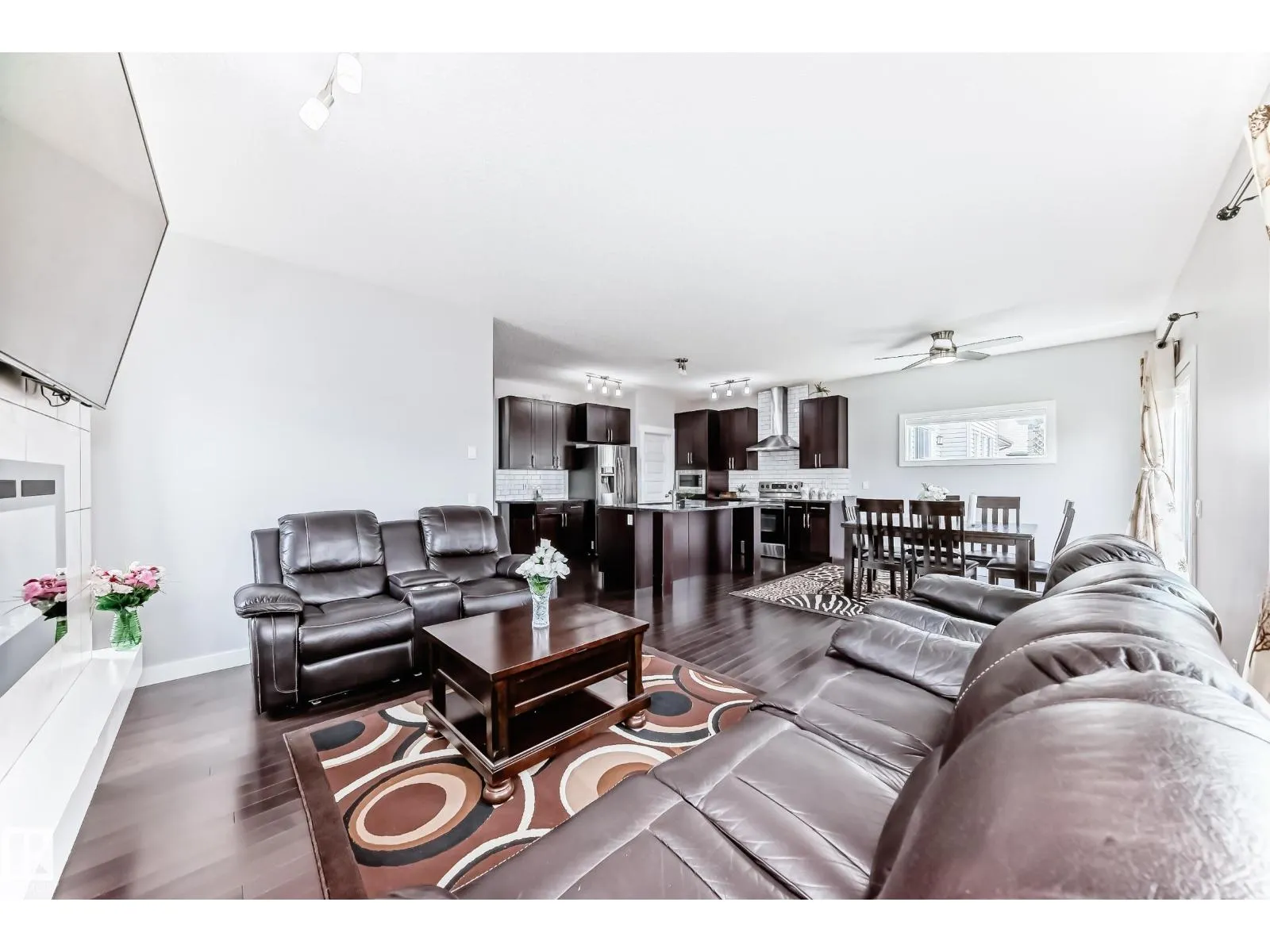 1452 30 ST NW