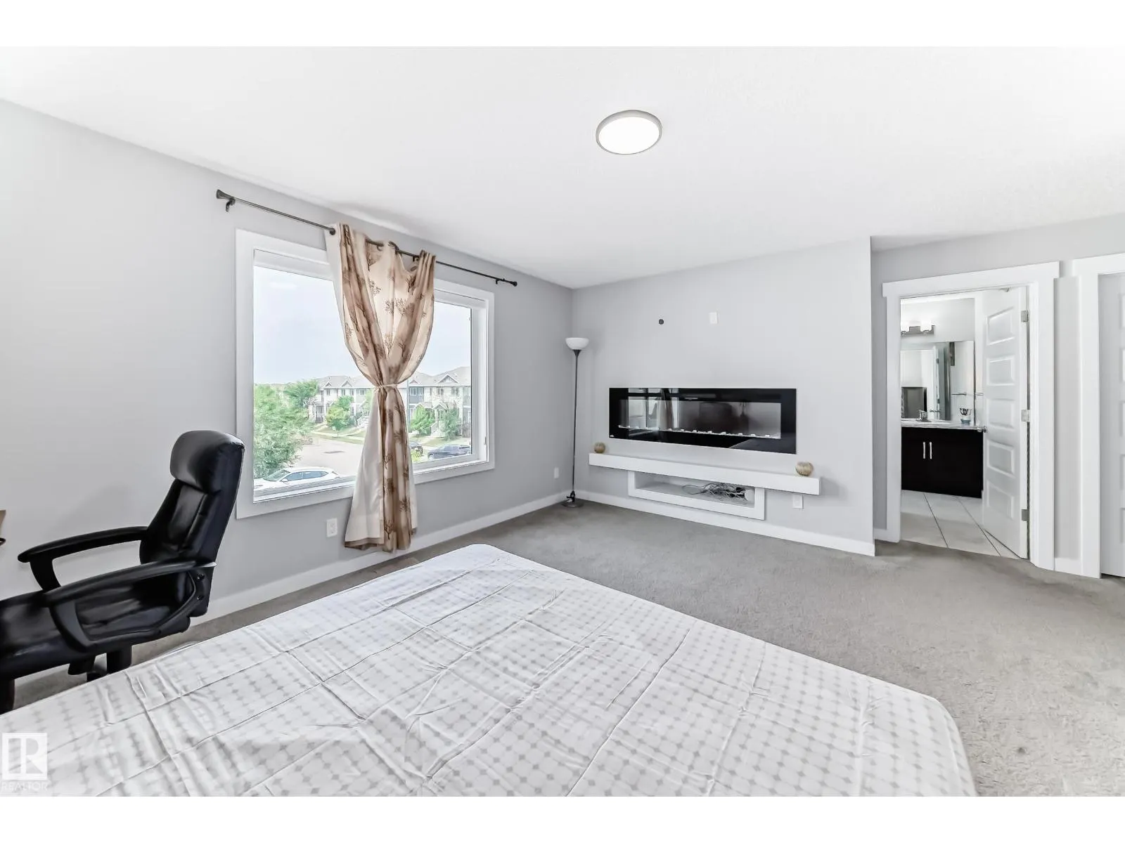 1452 30 ST NW