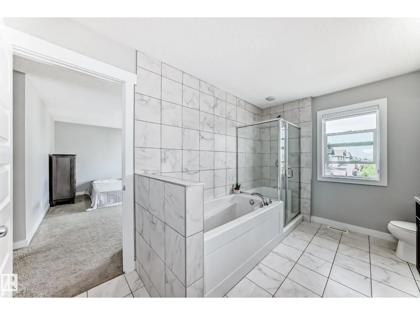 1452 30 ST NW