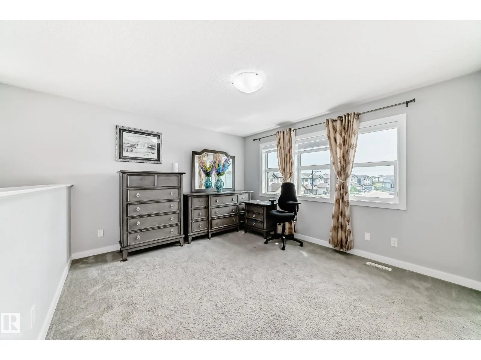 1452 30 ST NW