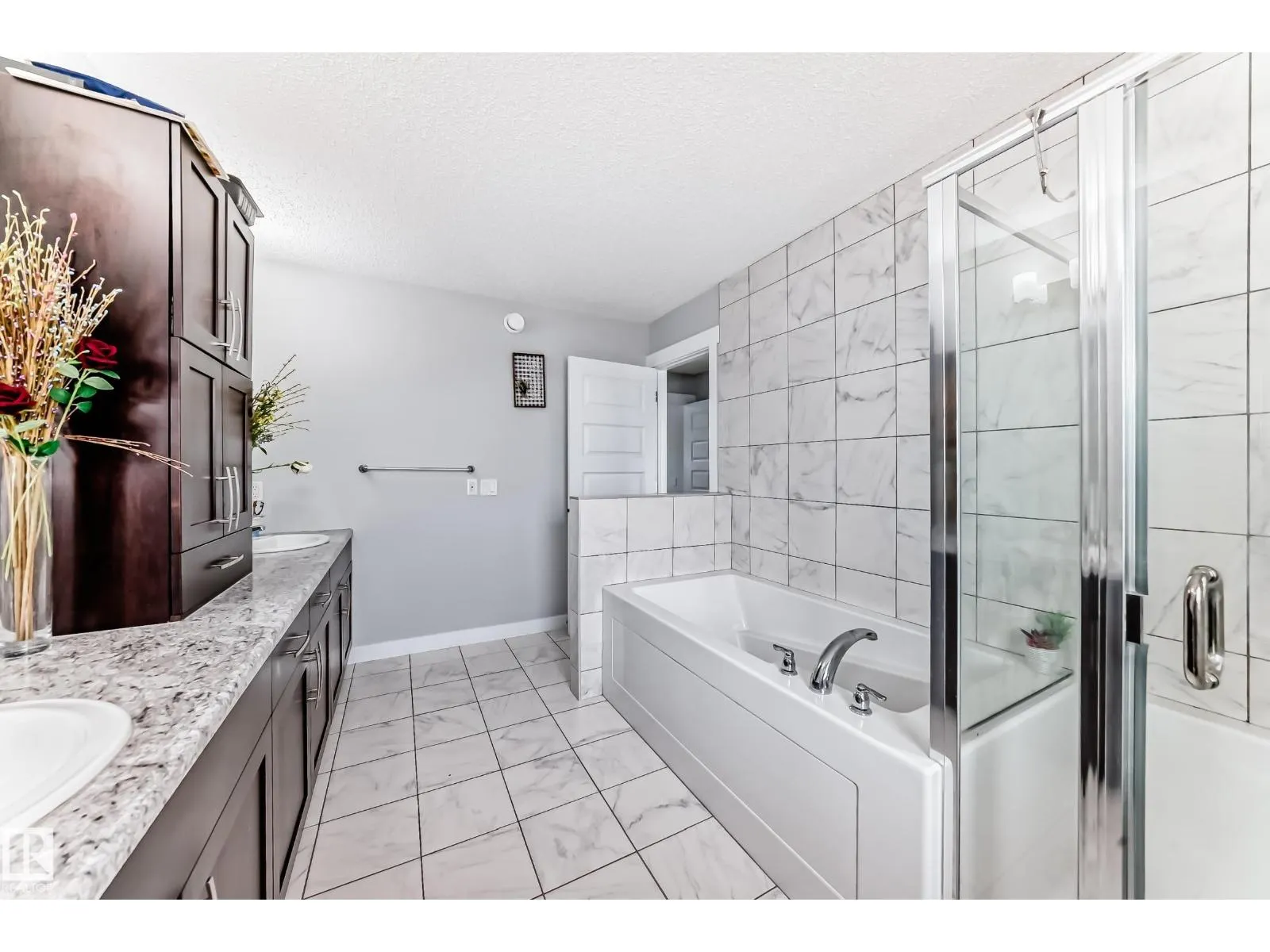 1452 30 ST NW