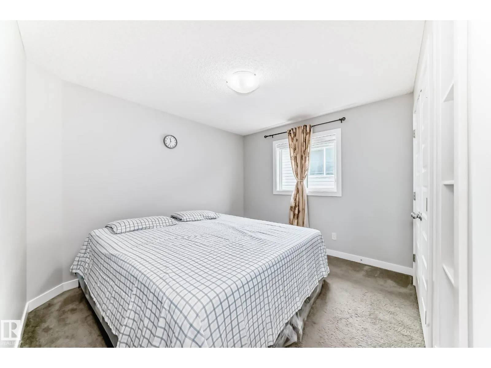 1452 30 ST NW