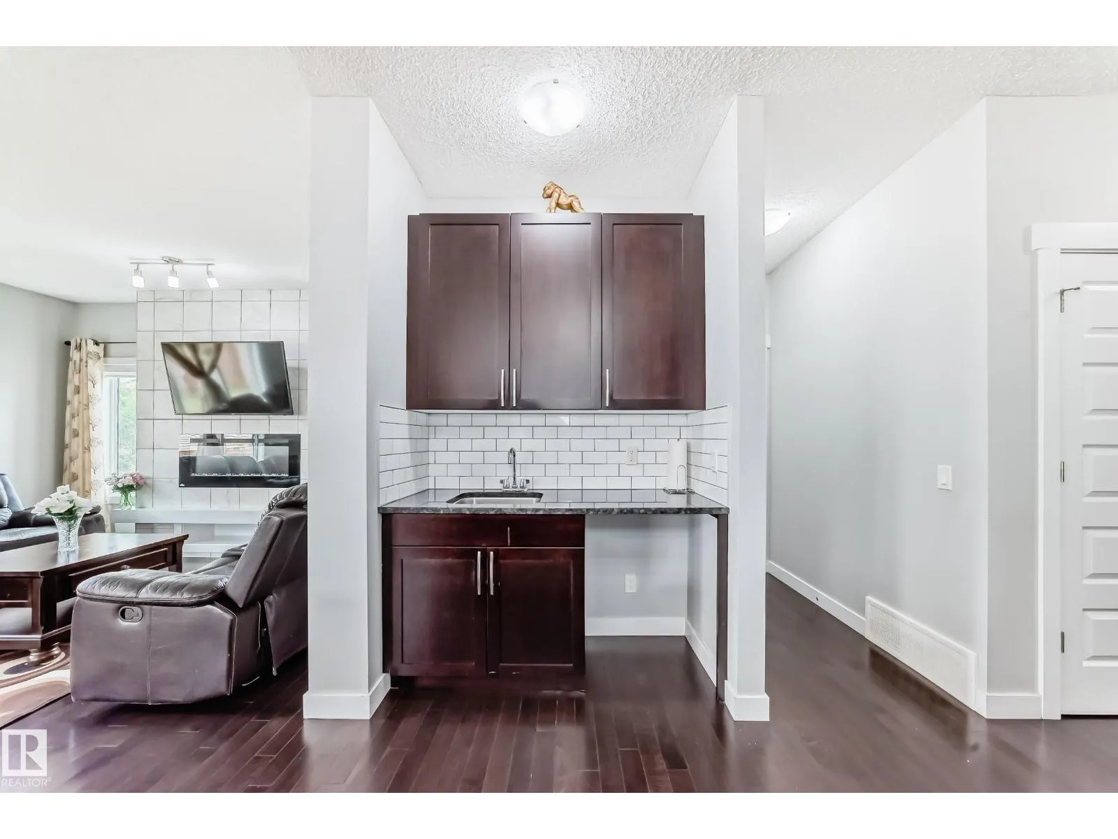 1452 30 ST NW