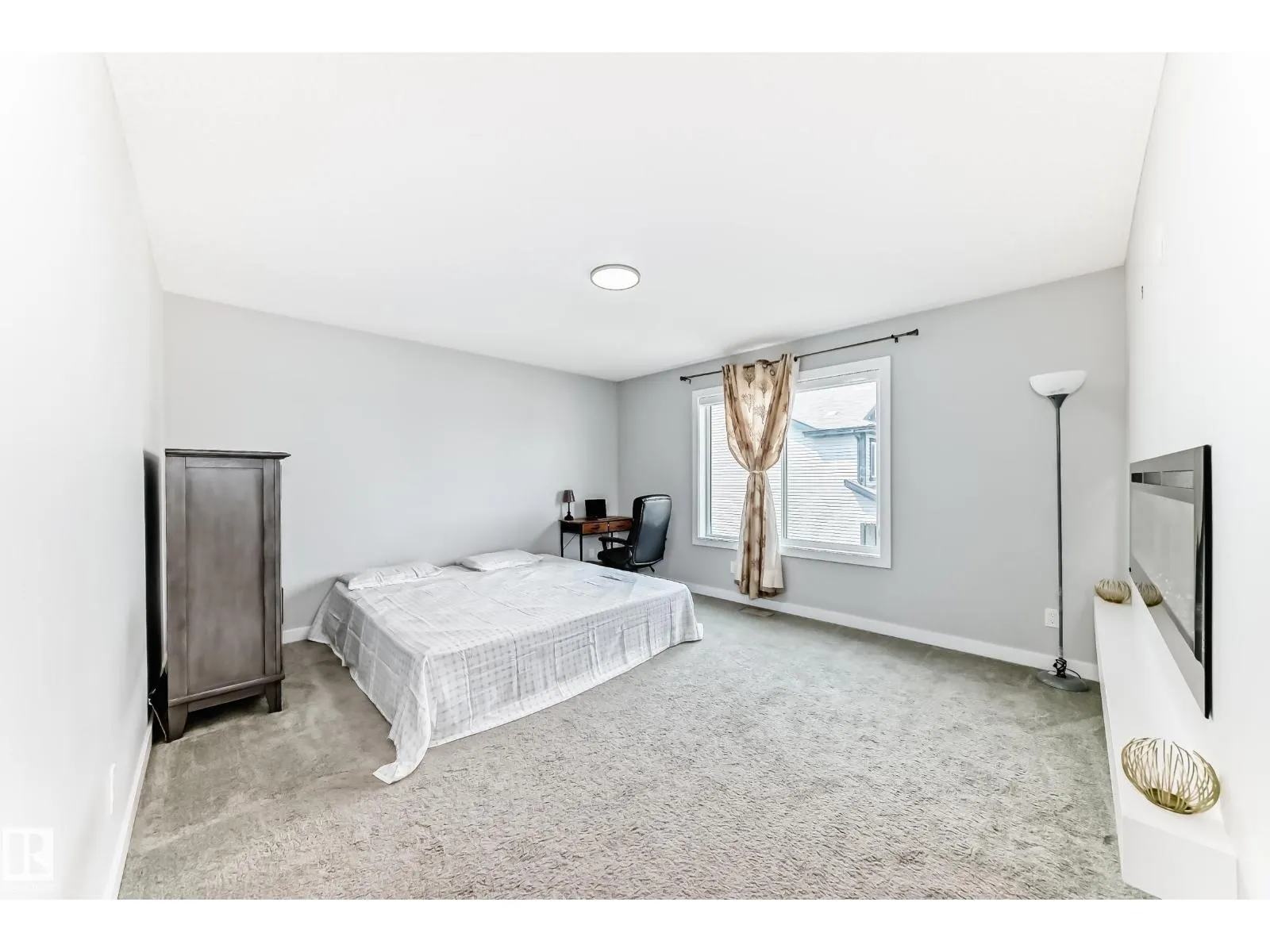 1452 30 ST NW