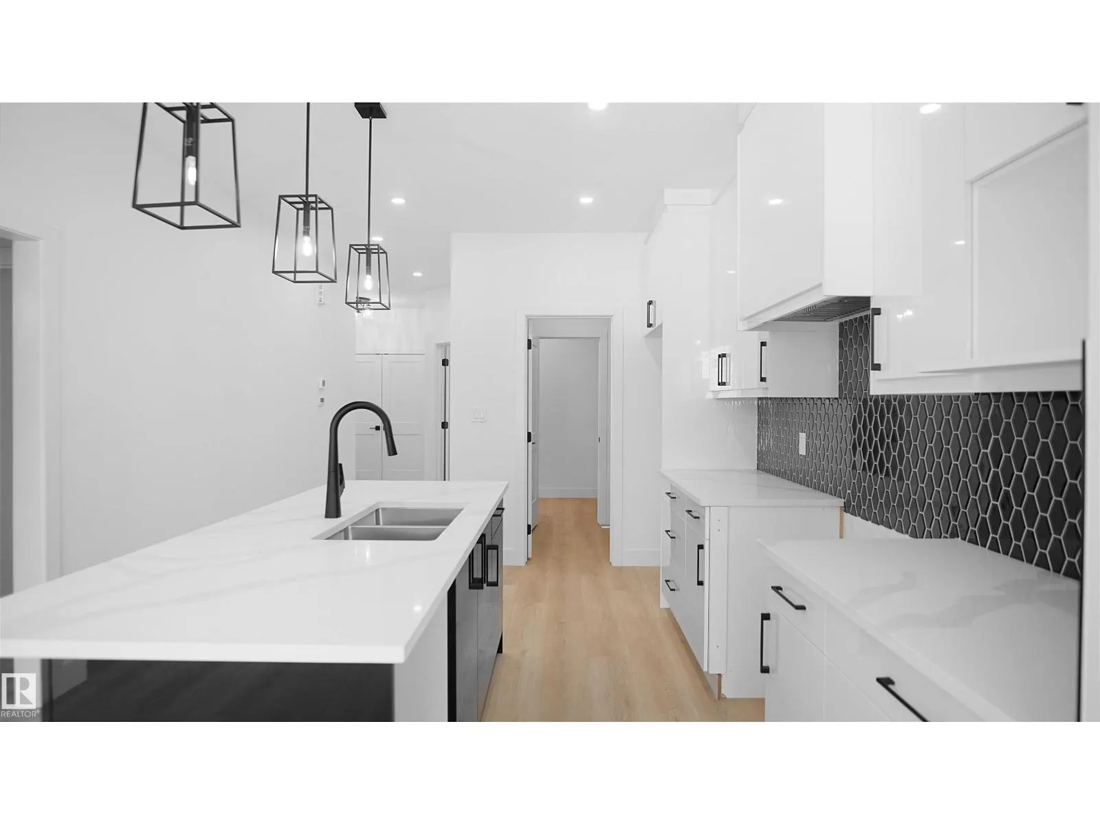 711 31 AV NW