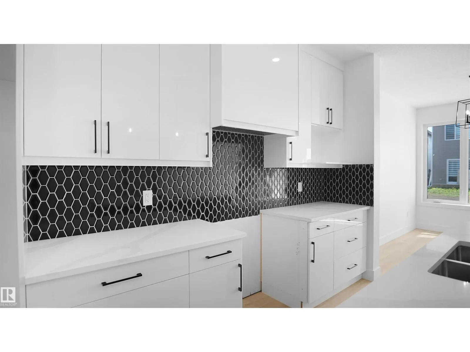 711 31 AV NW