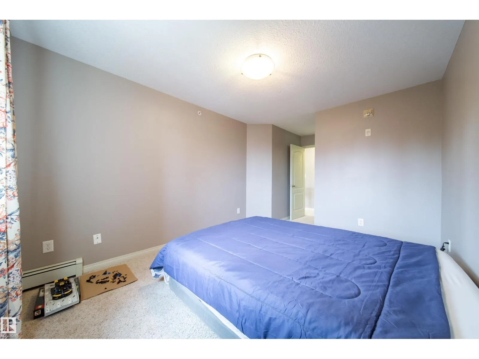 #401 4903 47 AV