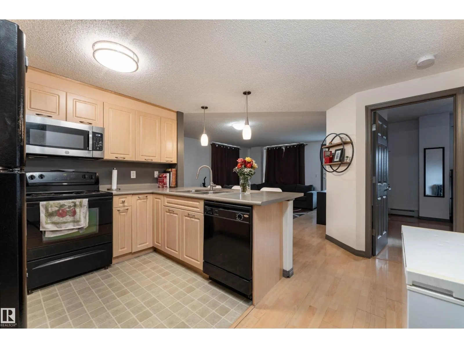 #101 6220 134 AV NW
