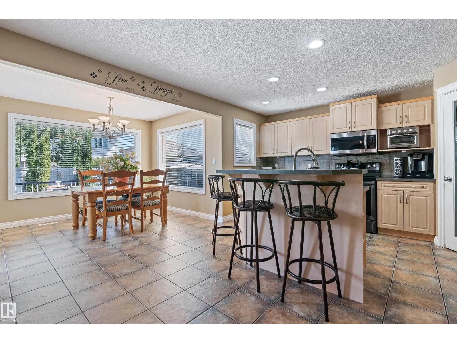 356 CALDERON CR NW