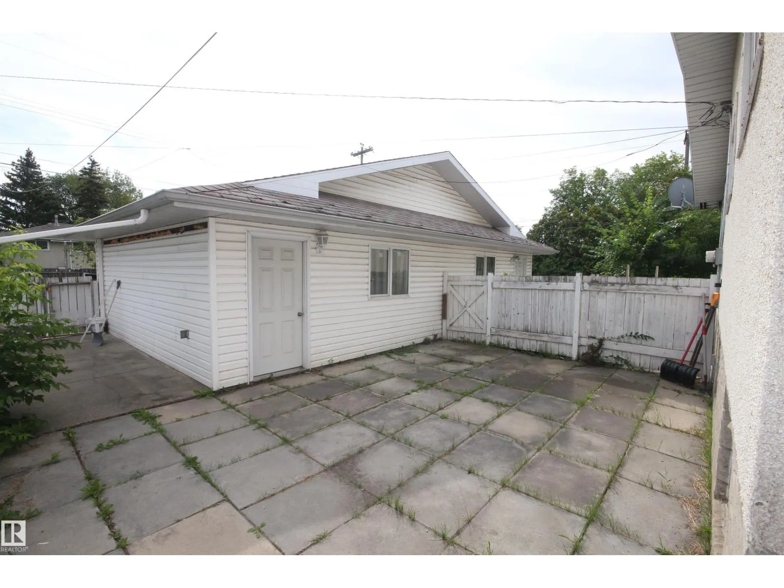 12907 & 12909 123 ST NW
