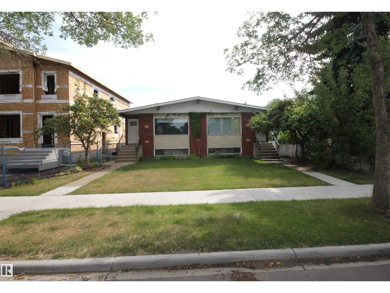 12907 & 12909 123 ST NW