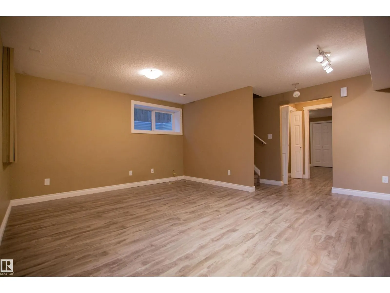 11213 125 ST NW