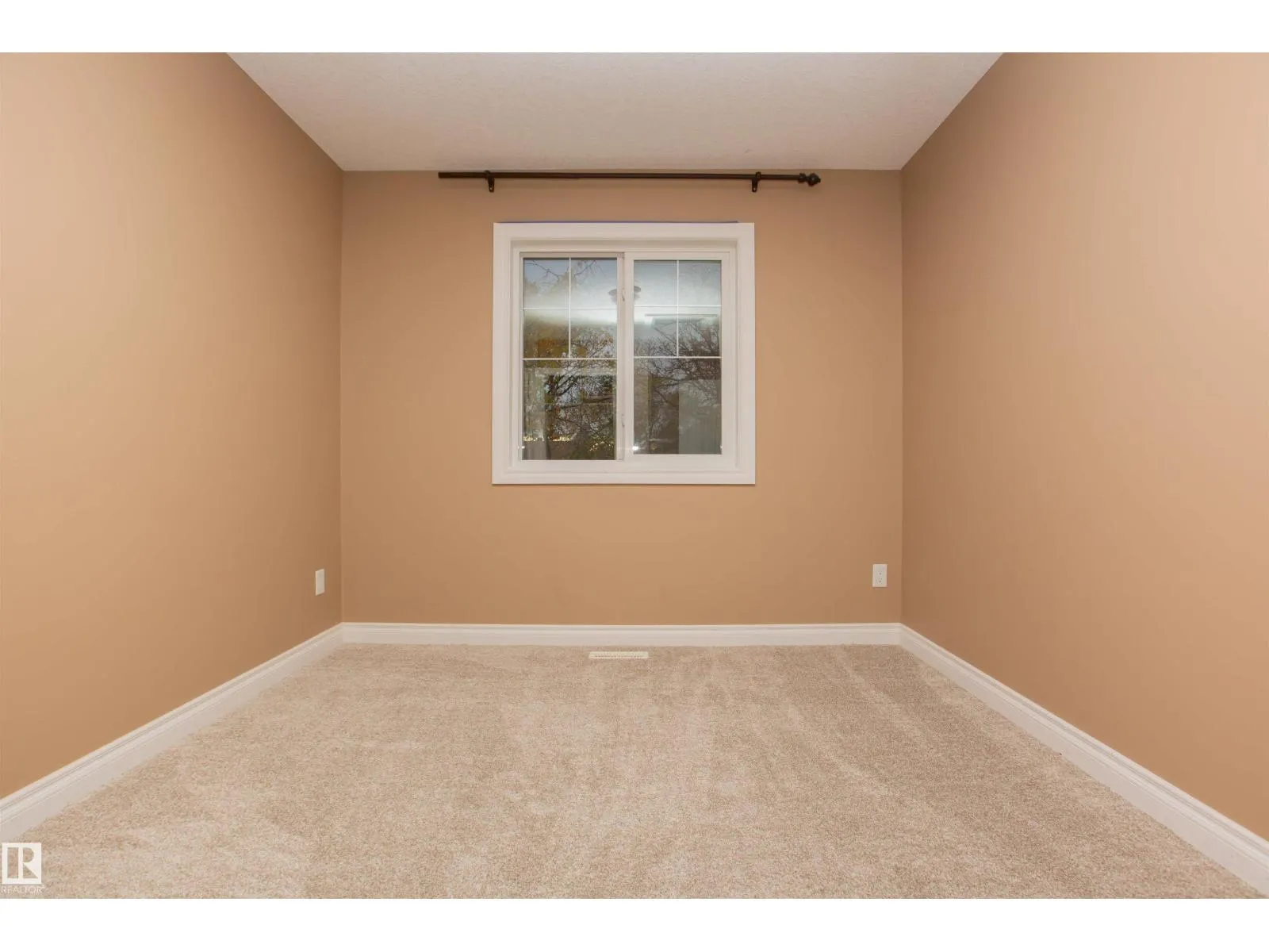 11213 125 ST NW