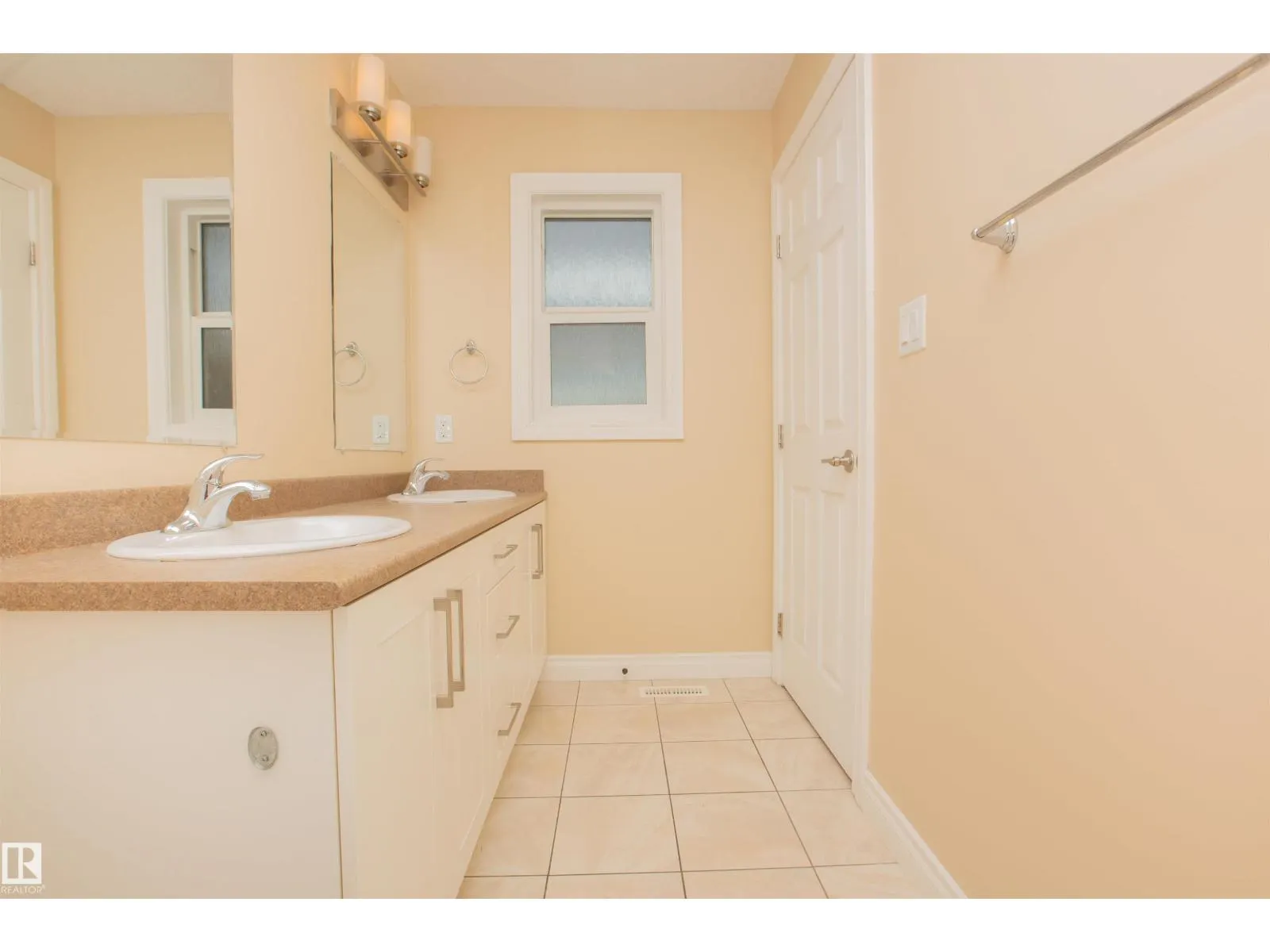 11213 125 ST NW