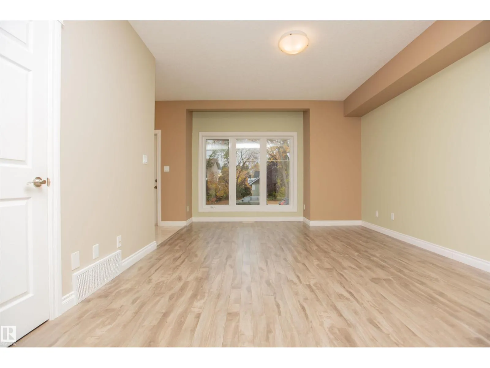 11213 125 ST NW