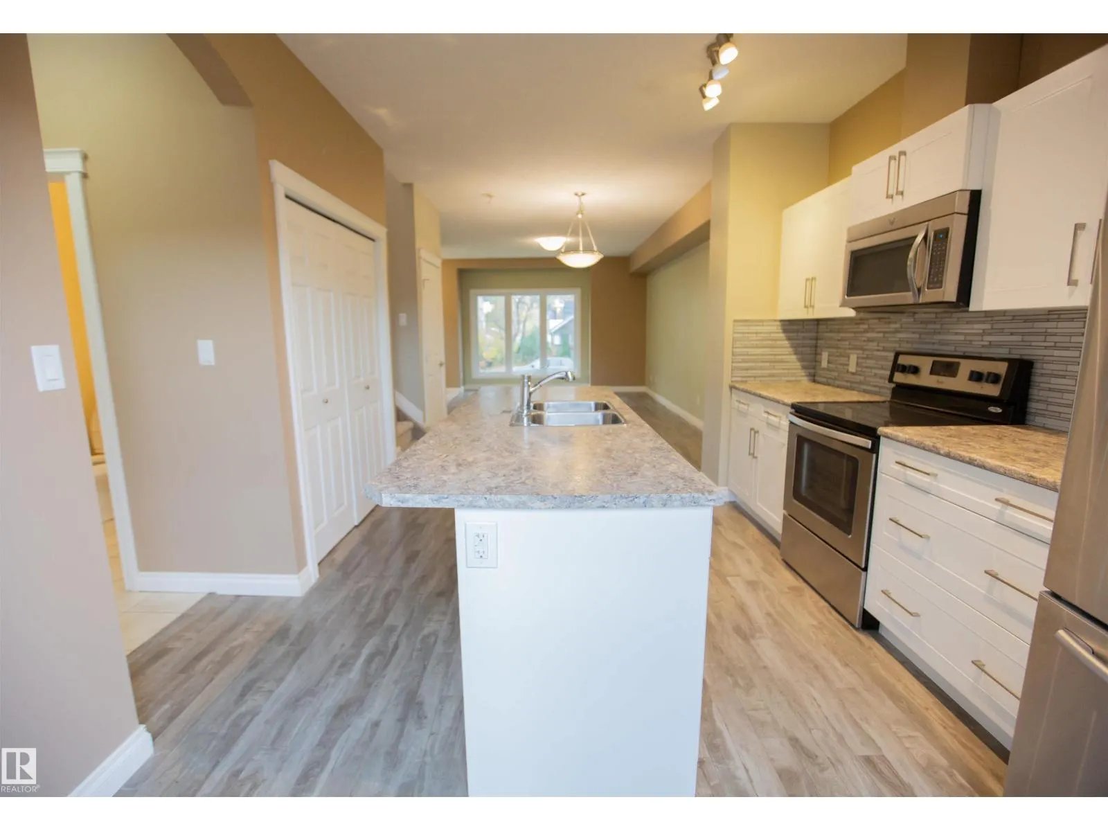 11213 125 ST NW