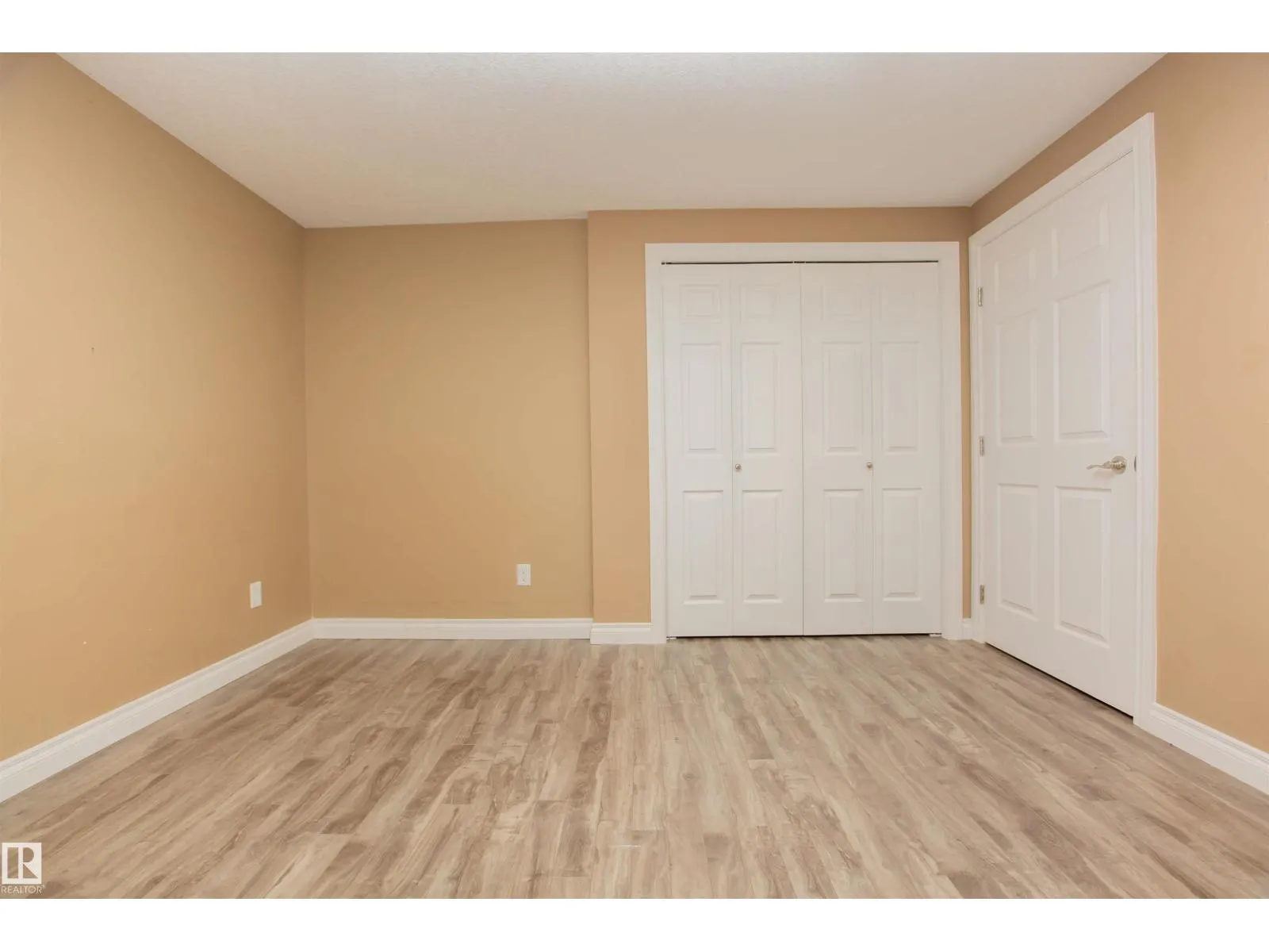 11213 125 ST NW