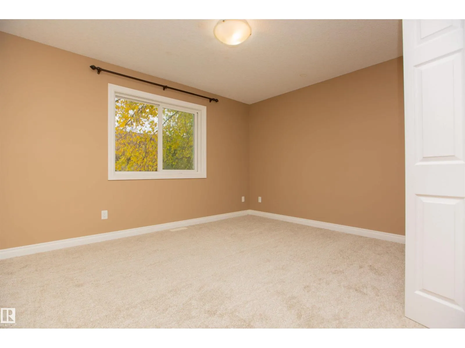 11213 125 ST NW
