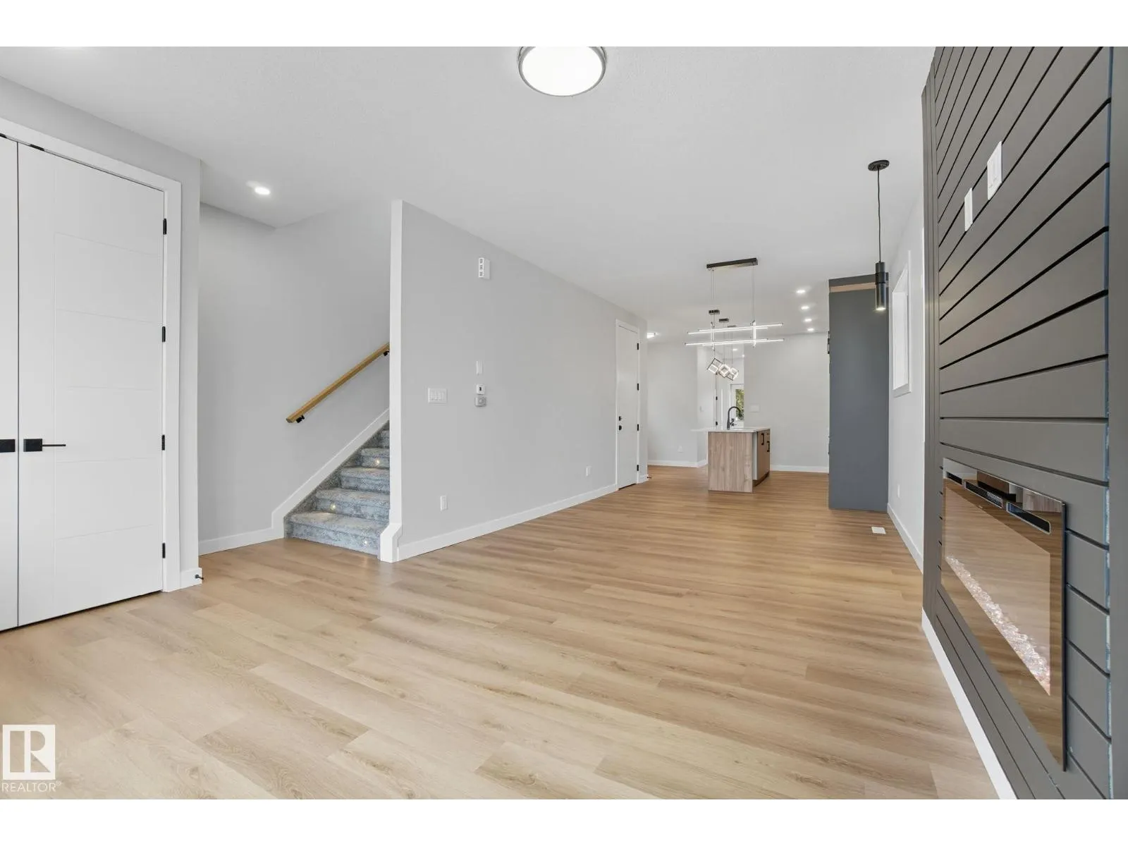 9009 153 ST NW