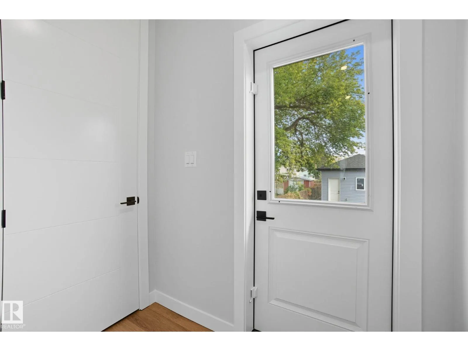 9009 153 ST NW