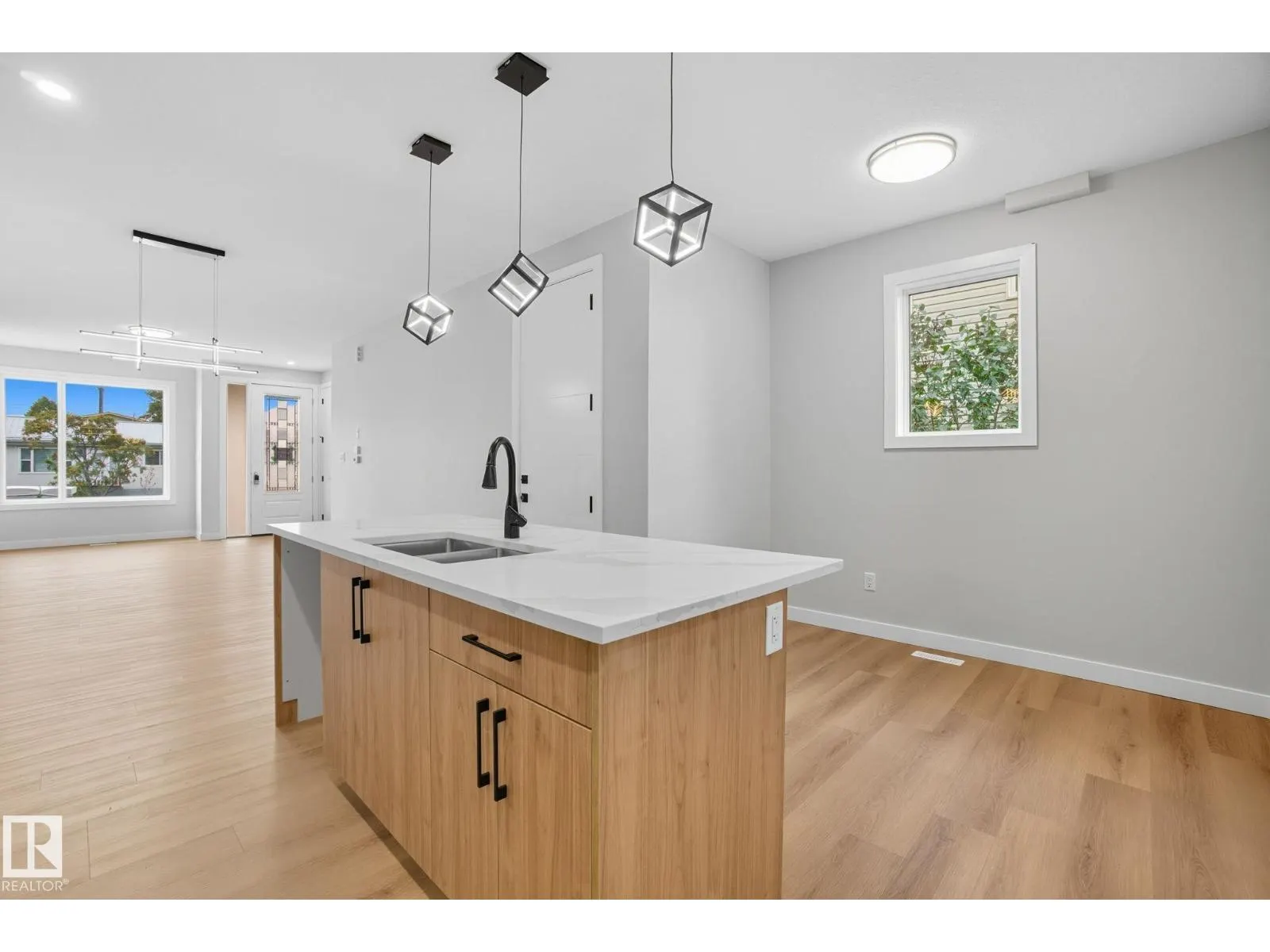 9009 153 ST NW