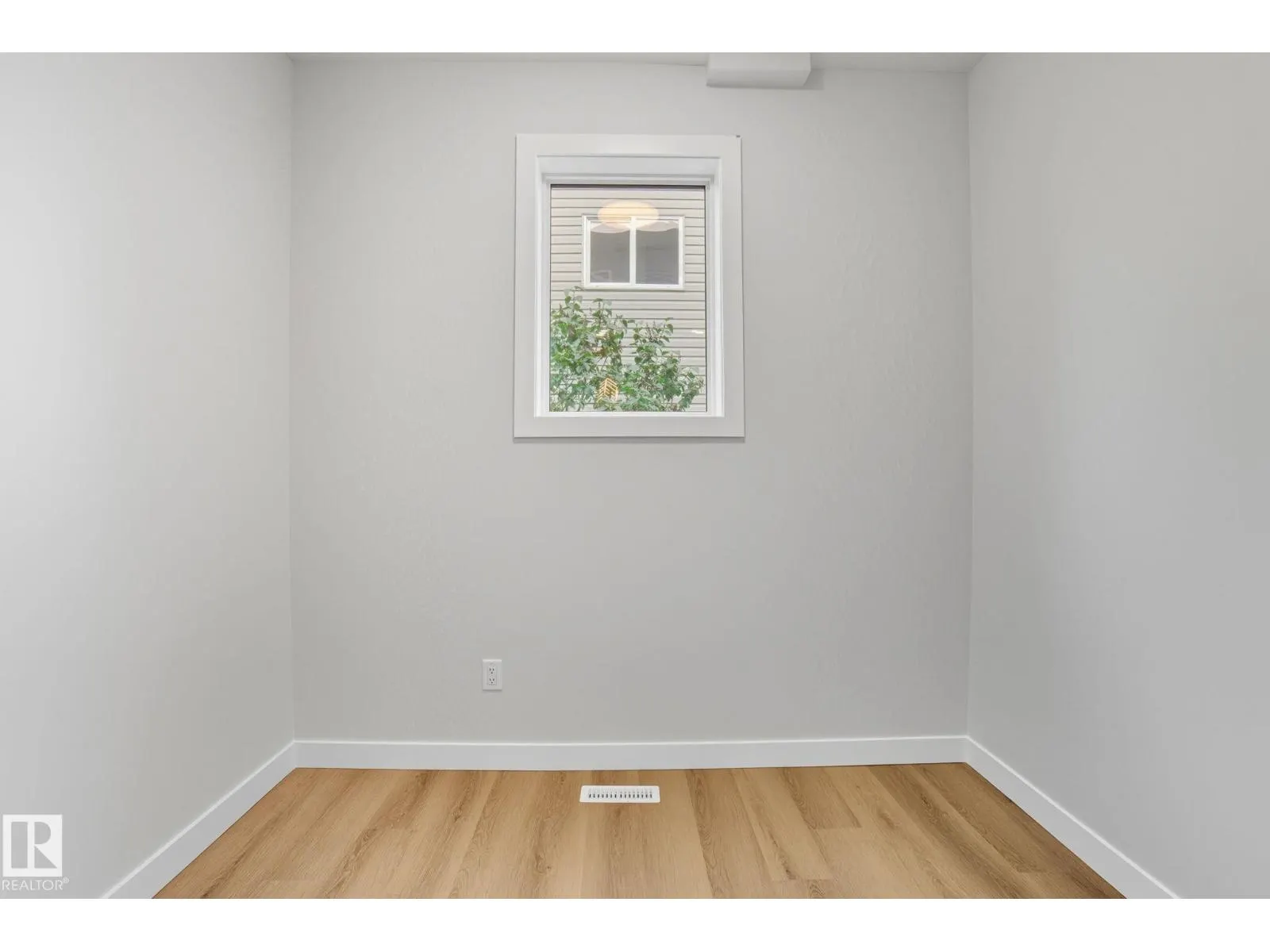 9009 153 ST NW