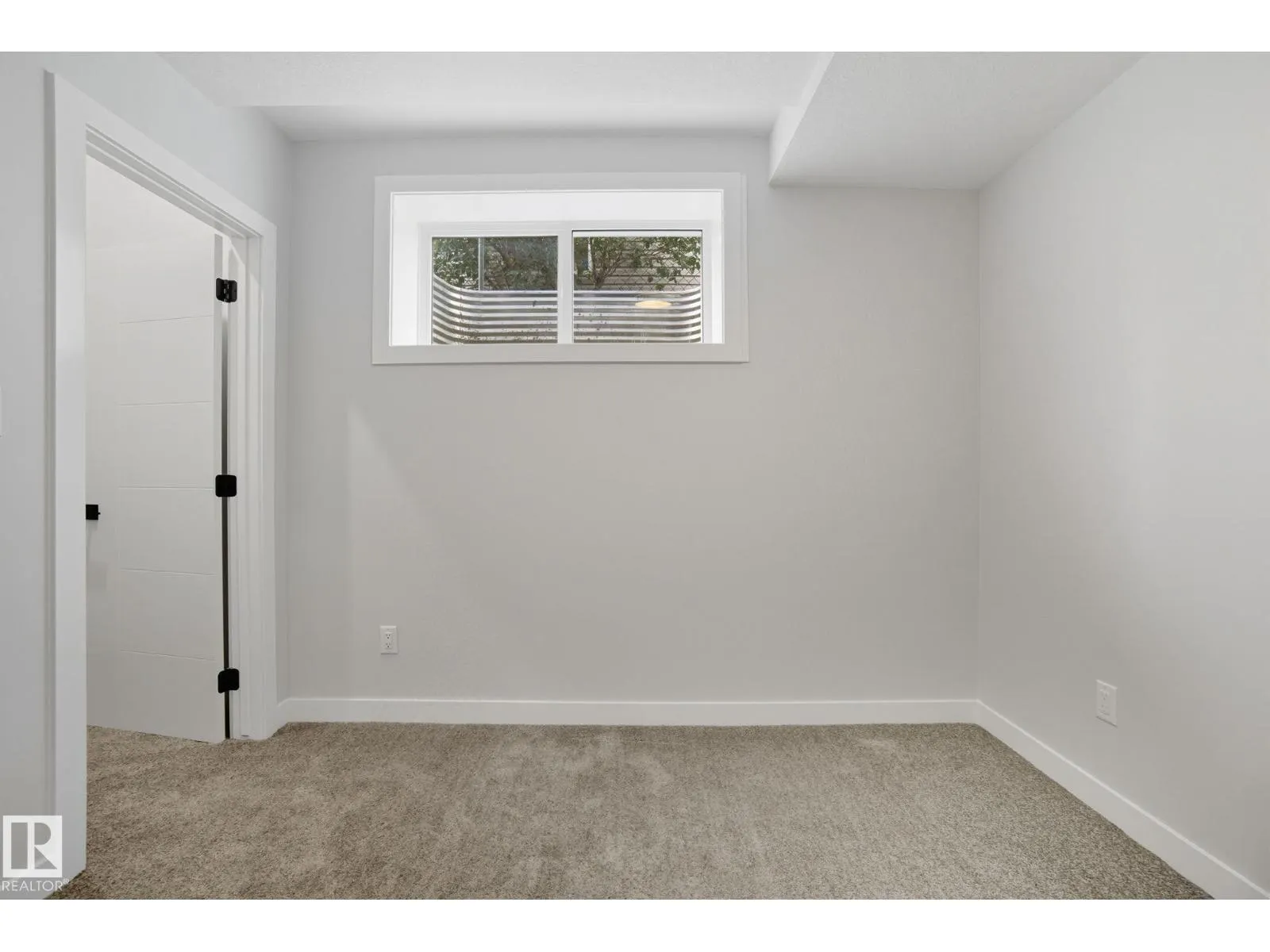 9009 153 ST NW