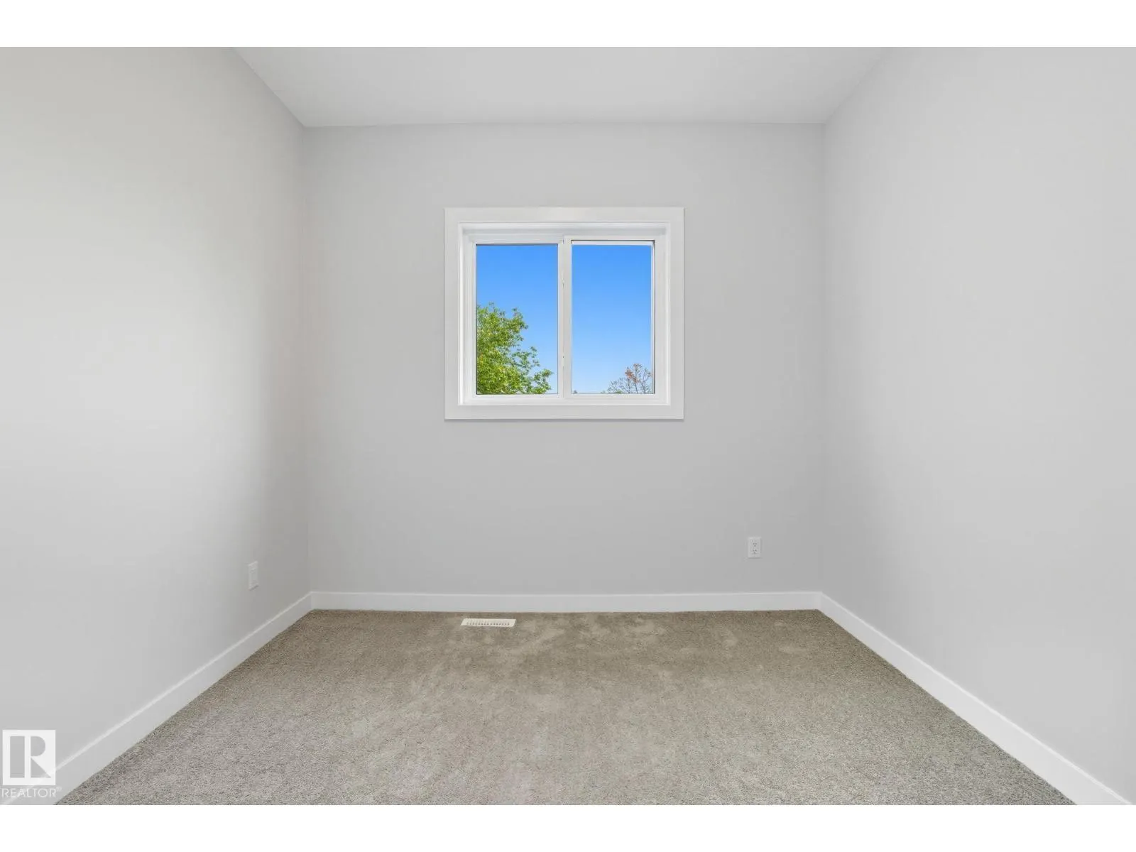 9009 153 ST NW